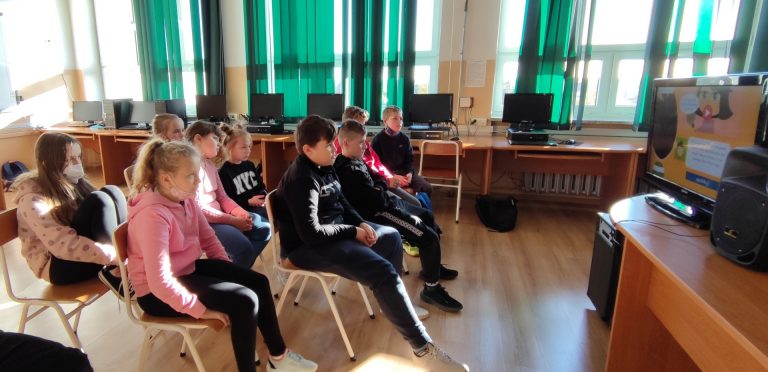 Bezpieczna i niezakłócona praca na wakacjach. Sięgnij po te urządzenia